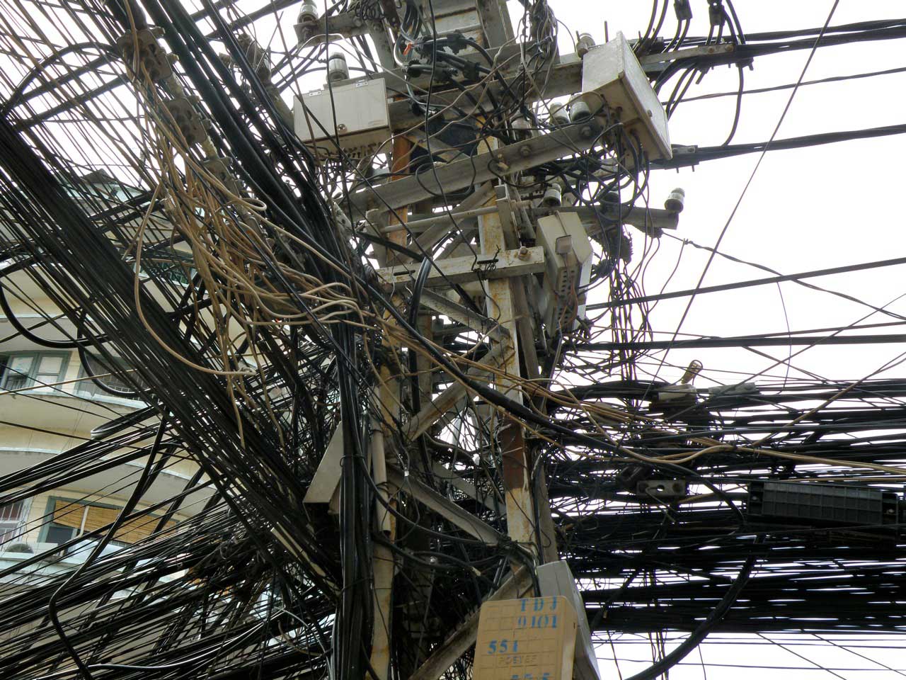 AT&T sues Louisville to stop Google Fiber from using its utility poles