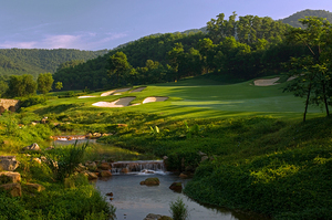 Mission_Hills_Golf_Club_Olazabal_Course_Hole_3_Shenzhen_China.jpg
