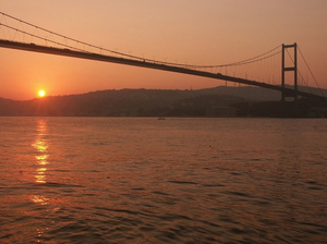 istanbul-turkey-Bosporus_Bridge_Sunrise.jpg