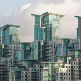 Residential-development-on-South-Bank-of-River-Thames-London-wpcki.jpg
