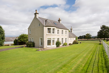 Estate-house--Kinpurnie-Scotland-Savills.jpg