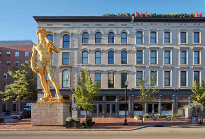 At-the-21c-Museum-Hotel-in-Louisville,-art-isn't-restricted-only-to-the-inside.--.jpg