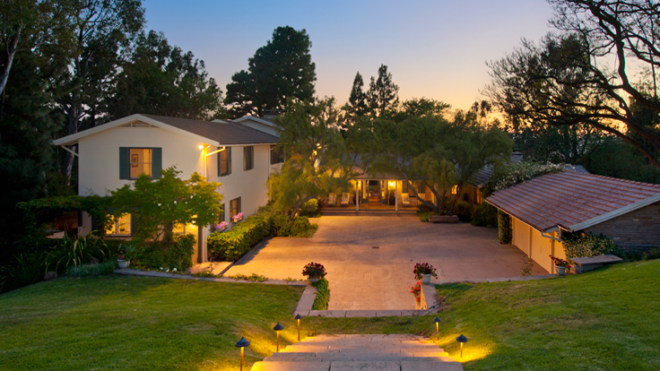 A Hollywood Mogul's Beverly Hills Estate 