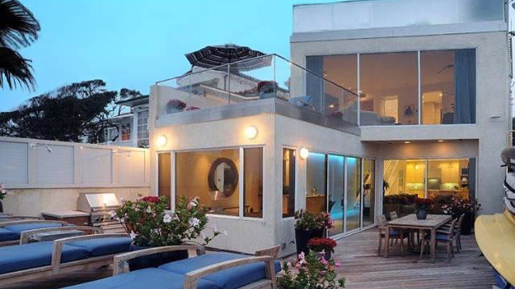 Jim Carrey Finally Sells Malibu Home 