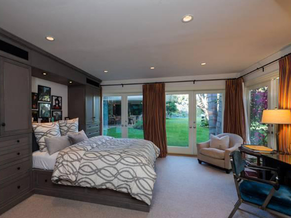 WPC News | Ricki Lake Mansion - Bedroom